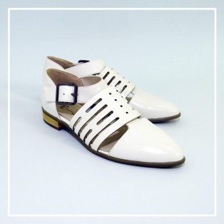 Buckle Flats / Pointed toe Leather Shoes / Handmade Shoes / White / RS5620A